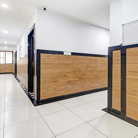 Oyo Townhouse 595 Majestic Inn Kochi Buitenkant foto