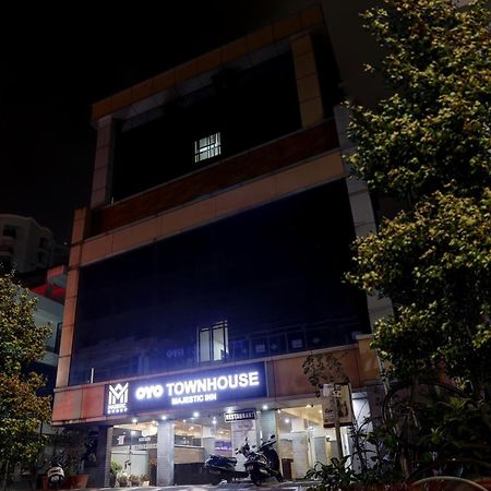 Oyo Townhouse 595 Majestic Inn Kochi Buitenkant foto