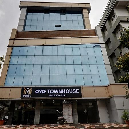 Oyo Townhouse 595 Majestic Inn Kochi Buitenkant foto