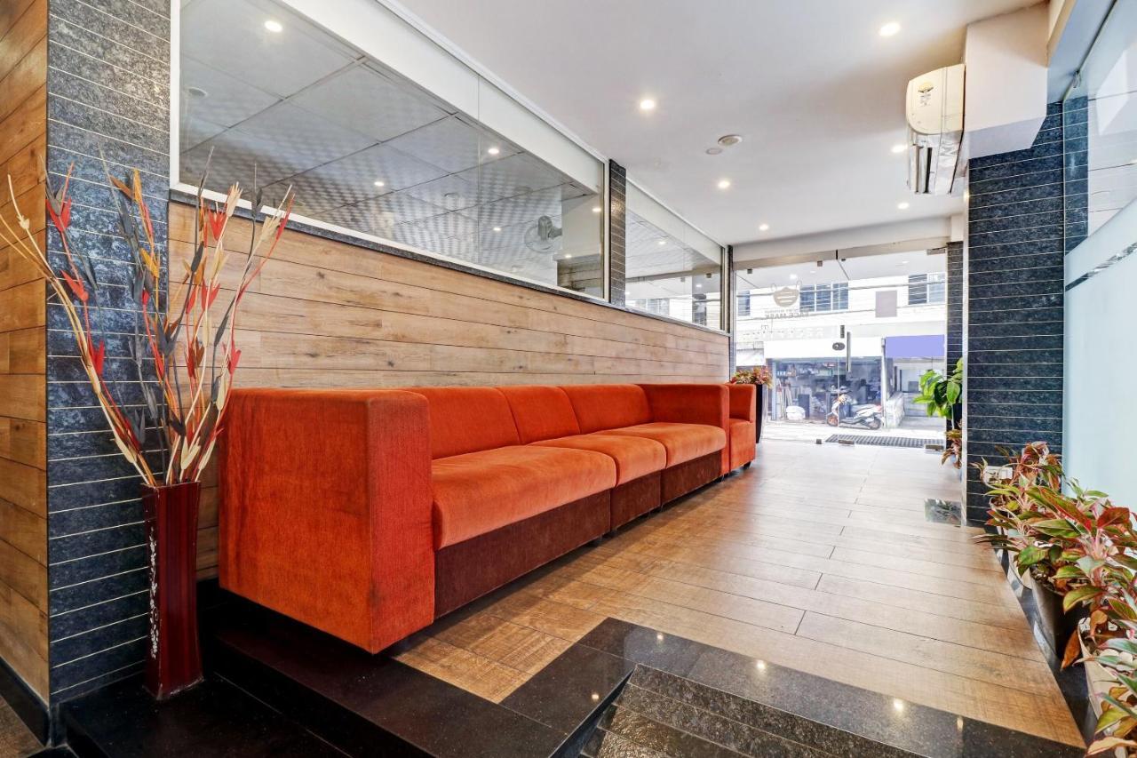 Oyo Townhouse 595 Majestic Inn Kochi Buitenkant foto