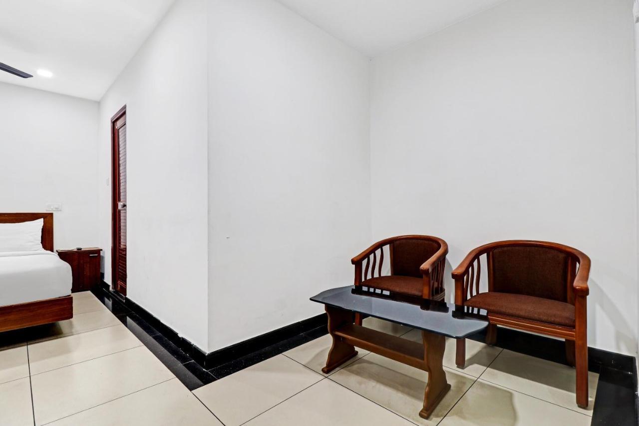 Oyo Townhouse 595 Majestic Inn Kochi Buitenkant foto