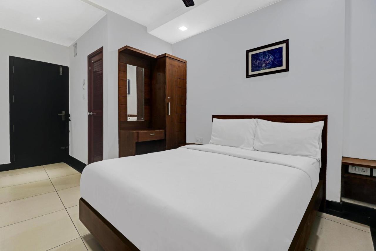 Oyo Townhouse 595 Majestic Inn Kochi Buitenkant foto