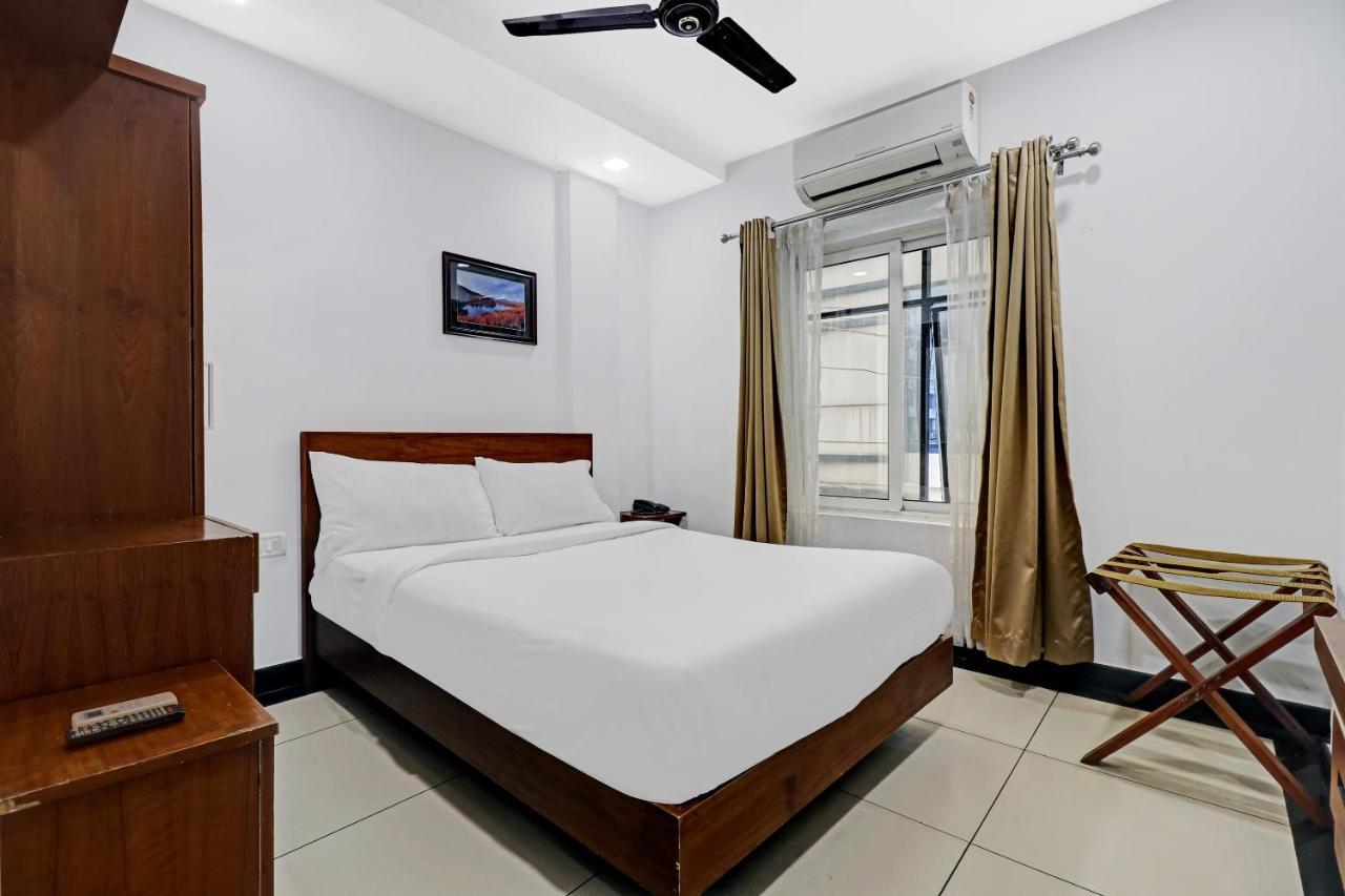 Oyo Townhouse 595 Majestic Inn Kochi Buitenkant foto