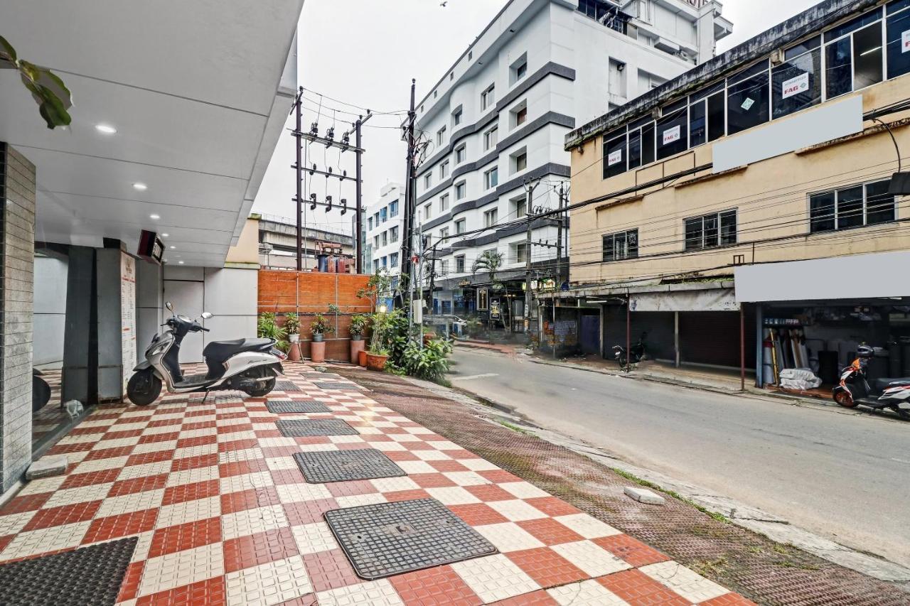 Oyo Townhouse 595 Majestic Inn Kochi Buitenkant foto