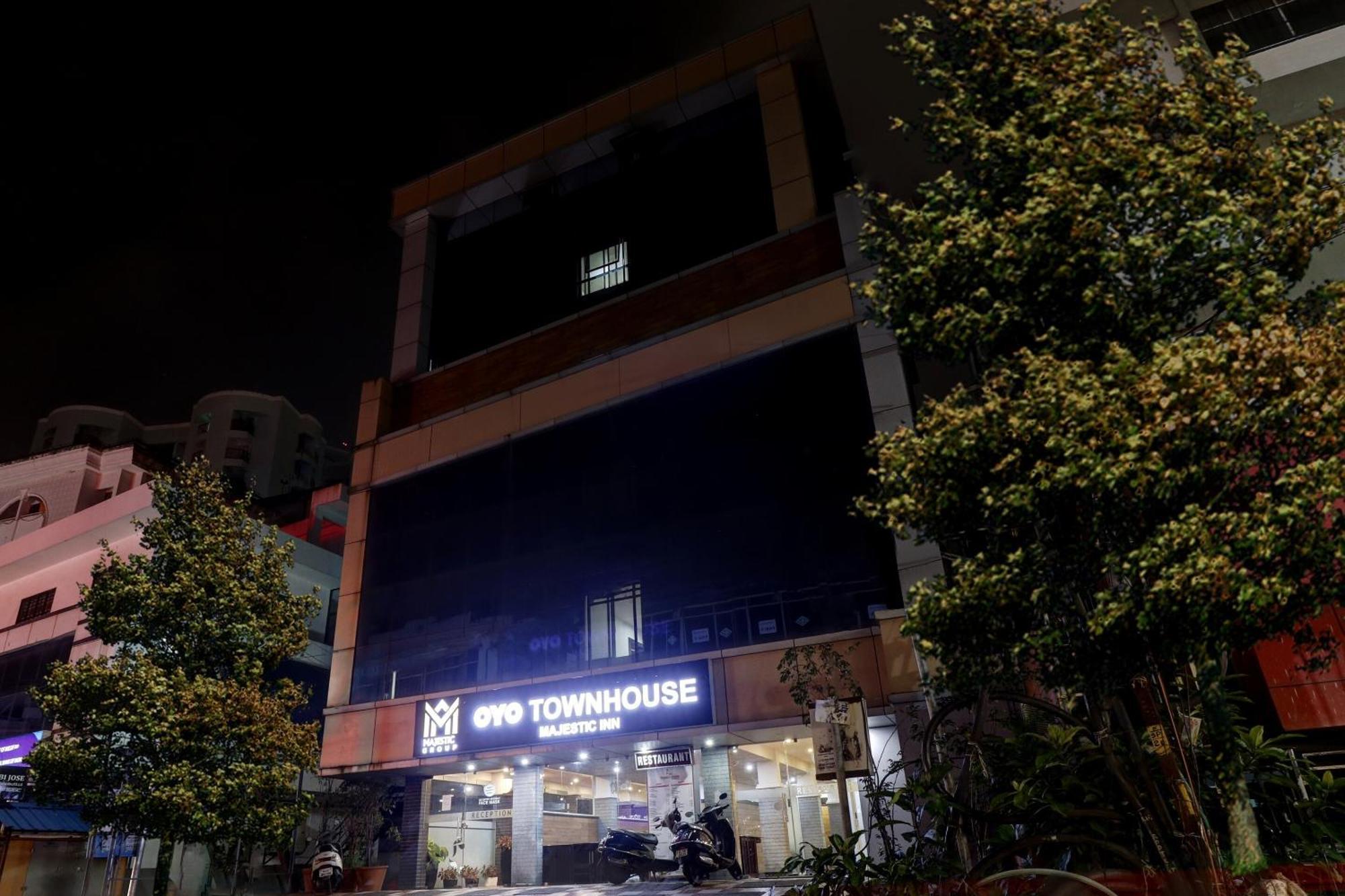 Oyo Townhouse 595 Majestic Inn Kochi Buitenkant foto