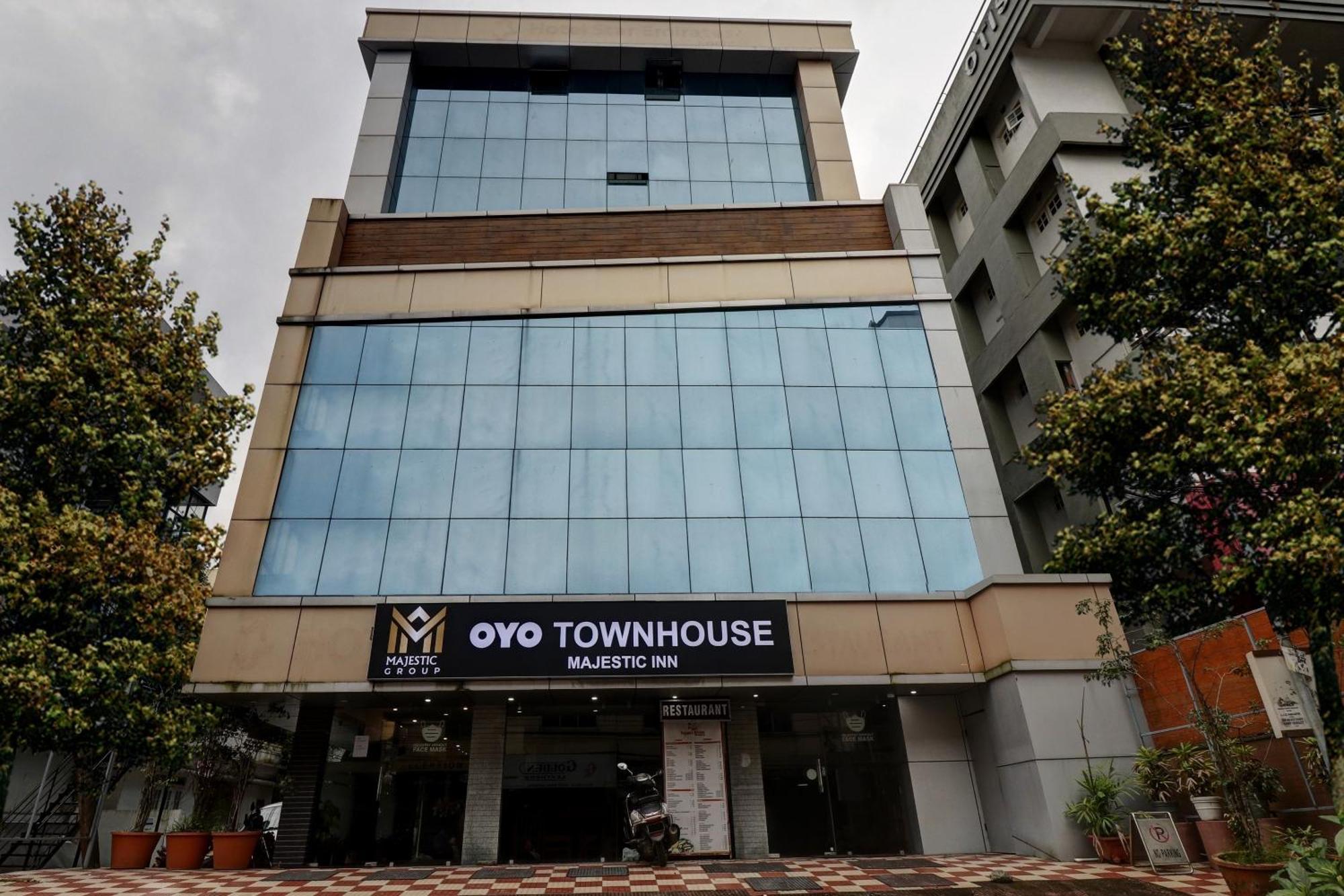 Oyo Townhouse 595 Majestic Inn Kochi Buitenkant foto